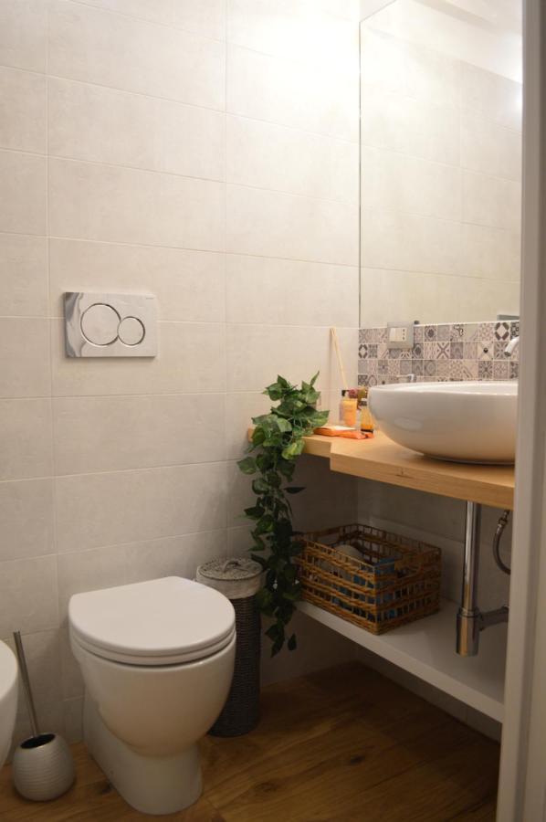 Domu 600 - Suite Mini Appartamento Cagliari Centro Storico Exterior foto